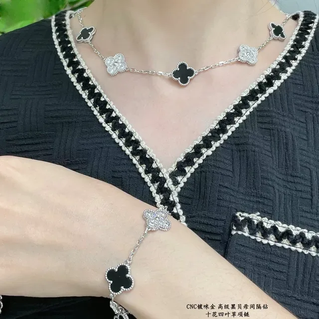 Van Cleef & Arpels Alhambra Collier en Onyx Noir et Diamant 9