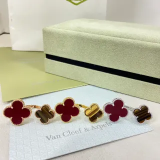Van Cleef & Arpels Alhambra 酒红色金 四叶草图案 串珠边框 戒指