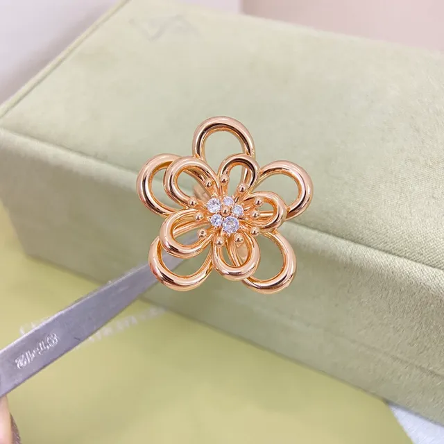 Van Cleef & Arpels Alhambra Gold Silver Openwork Floral Pavé-Set Center Brooch 6