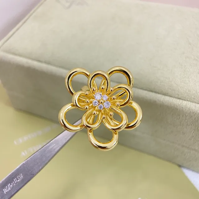 Van Cleef & Arpels Alhambra Gold Silver Openwork Floral Pavé-Set Center Brooch 7