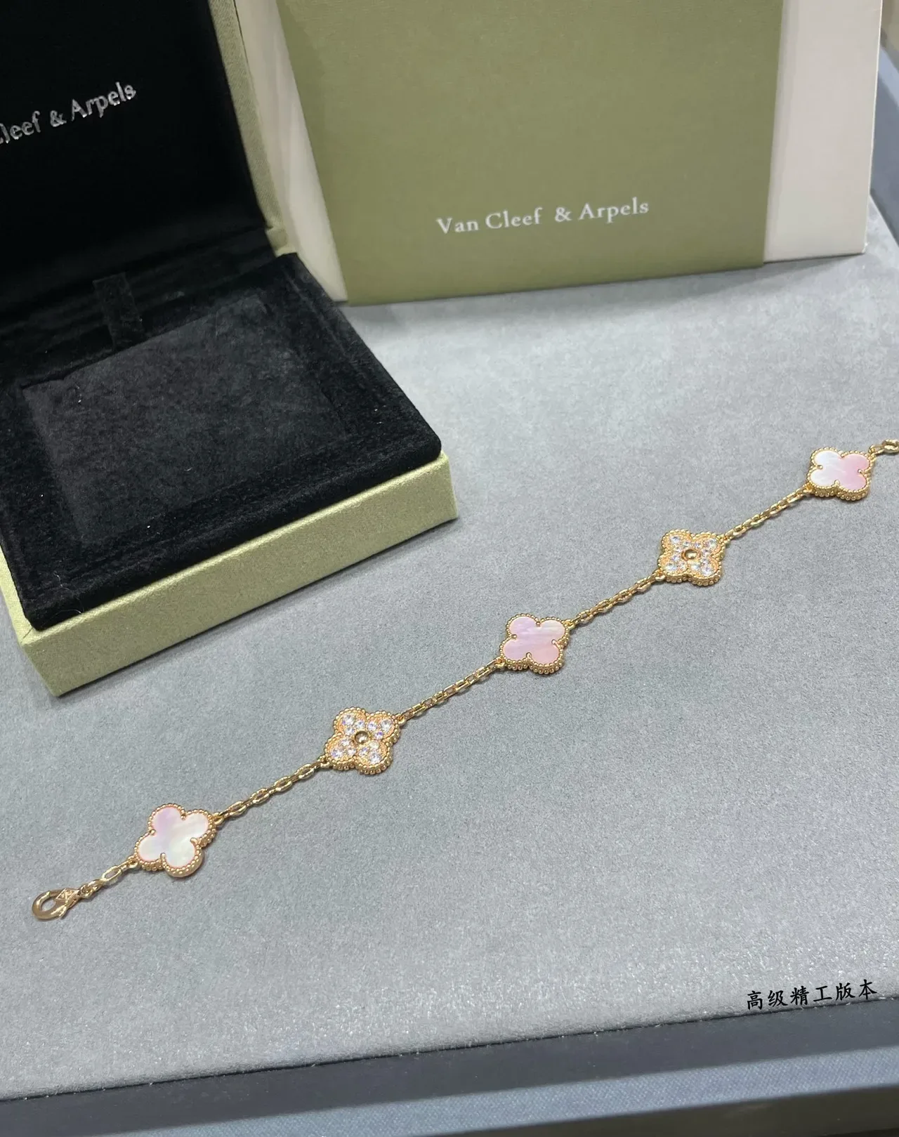 Van Cleef & Arpels Alhambra গোলাপি মাদার অফ পার্ল এবং হিরা ব্রেসলেট 6