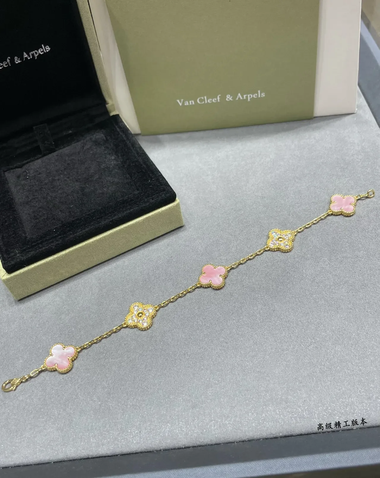 Van Cleef & Arpels Alhambra গোলাপি মাদার অফ পার্ল এবং হিরা ব্রেসলেট 7
