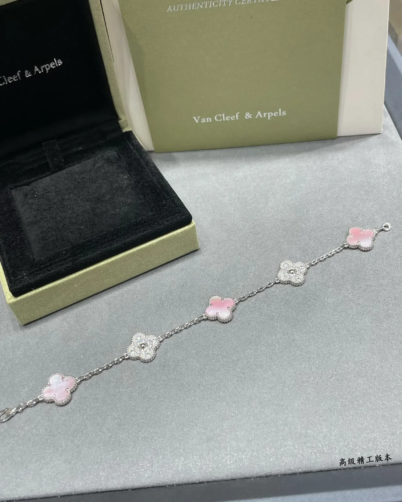 Van Cleef & Arpels Alhambra গোলাপি মাদার অফ পার্ল এবং হিরা ব্রেসলেট 8