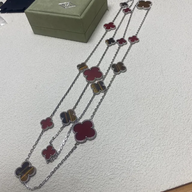 Van Cleef & Arpels Alhambra 红虎眼四叶草项链 2