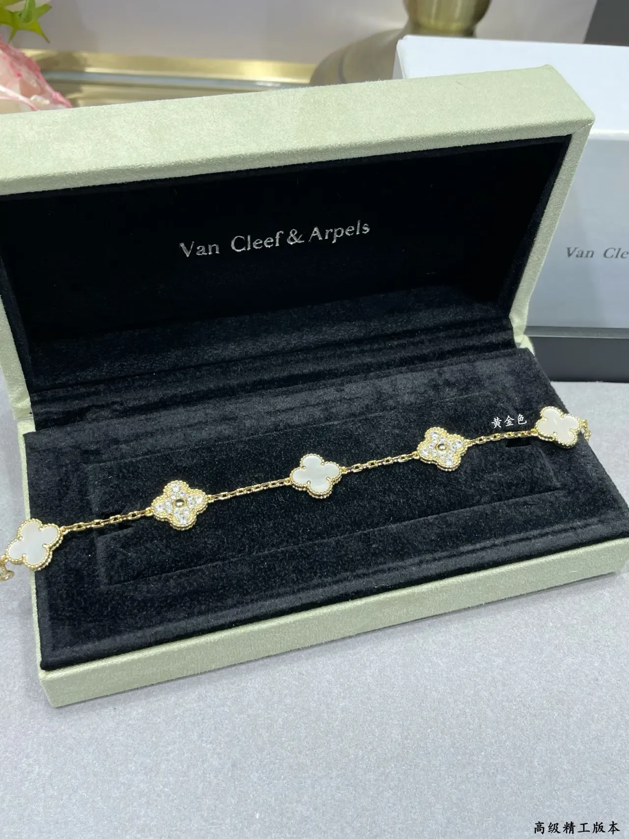 Van Cleef & Arpels الالهمبرا سوار ذهب أبيض أوراق تريفل أربع أوراق كارم إنلاي لؤلؤي 6