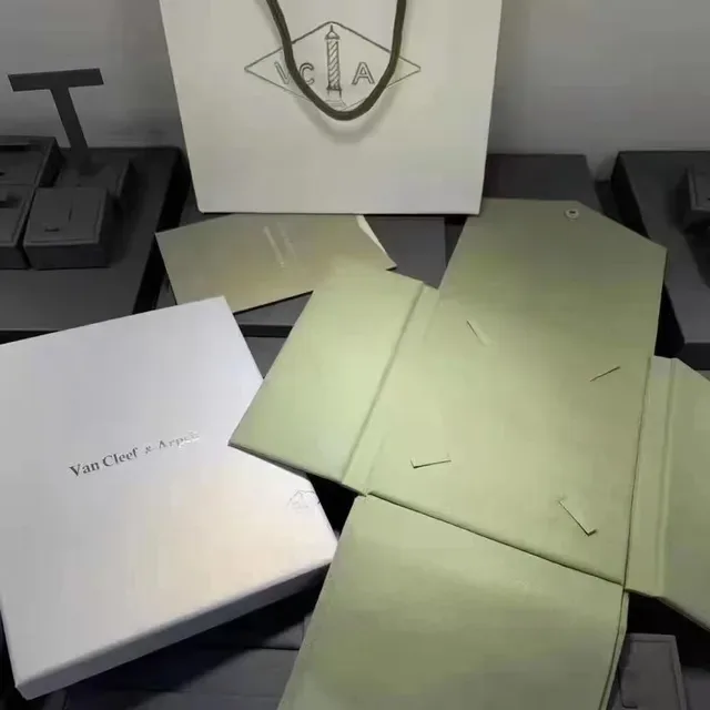 Van Cleef & Arpels Beige Black Olive-Green Velvet Box White Rope Handles Jewelry 9