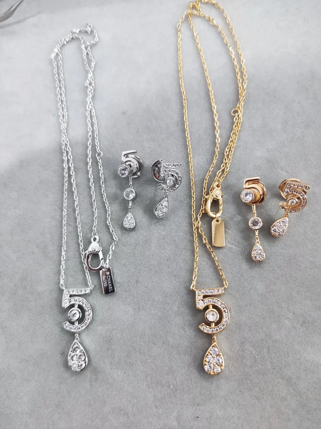 Van Cleef & Arpels Coleção Cinco Colar com pingante de ouro e diamante Número 5 3