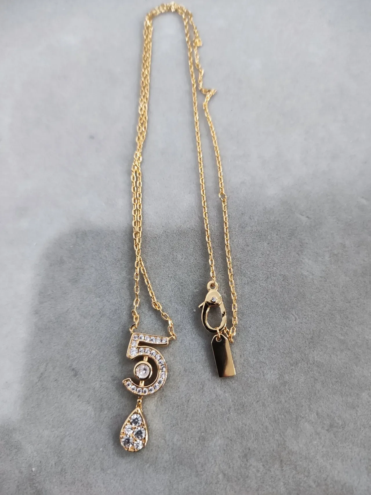 Van Cleef & Arpels Coleção Cinco Colar com pingante de ouro e diamante Número 5 4