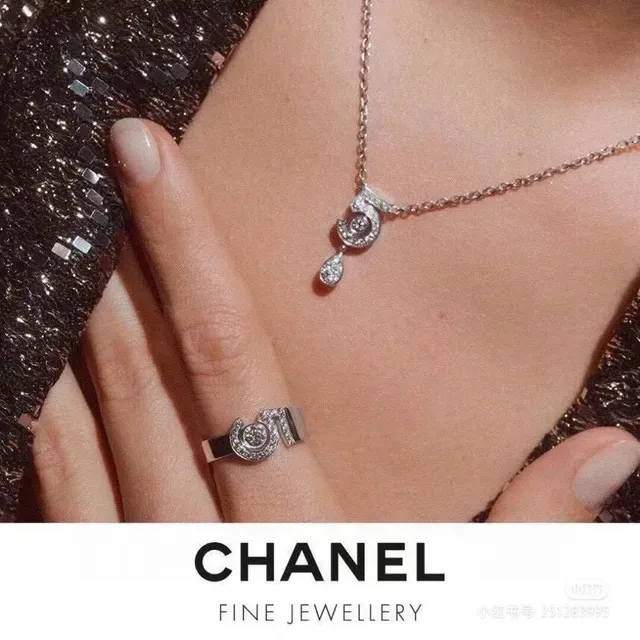 Van Cleef & Arpels Coleção Cinco Colar com pingante de ouro e diamante Número 5 9