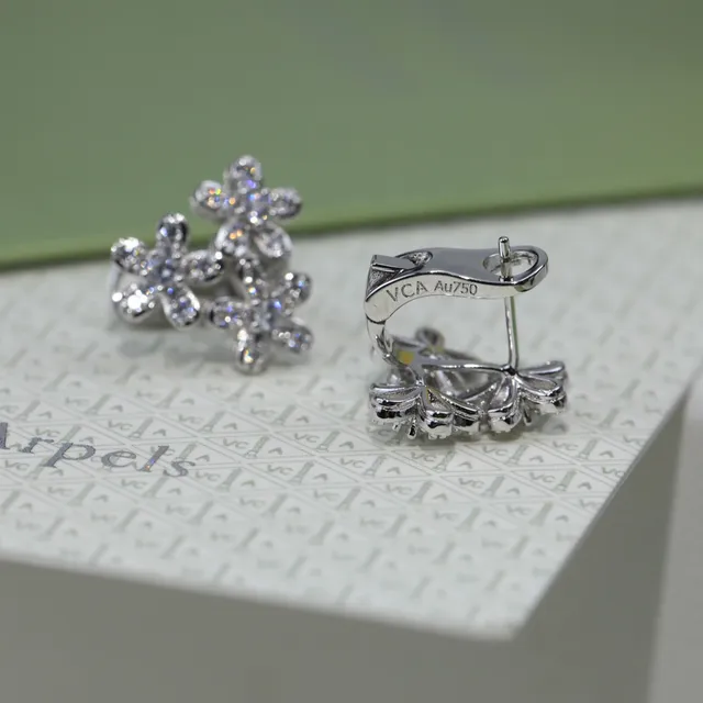 Van Cleef & Arpels 花卉簇镶钻耳钉 4
