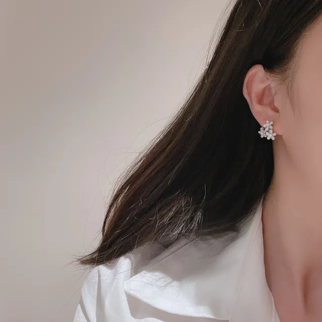 Van Cleef & Arpels 花卉簇镶钻耳钉 8