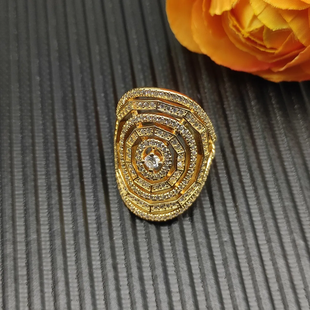 Van Cleef & Arpels 金银螺旋层叠 Pavé-钻石戒指 4