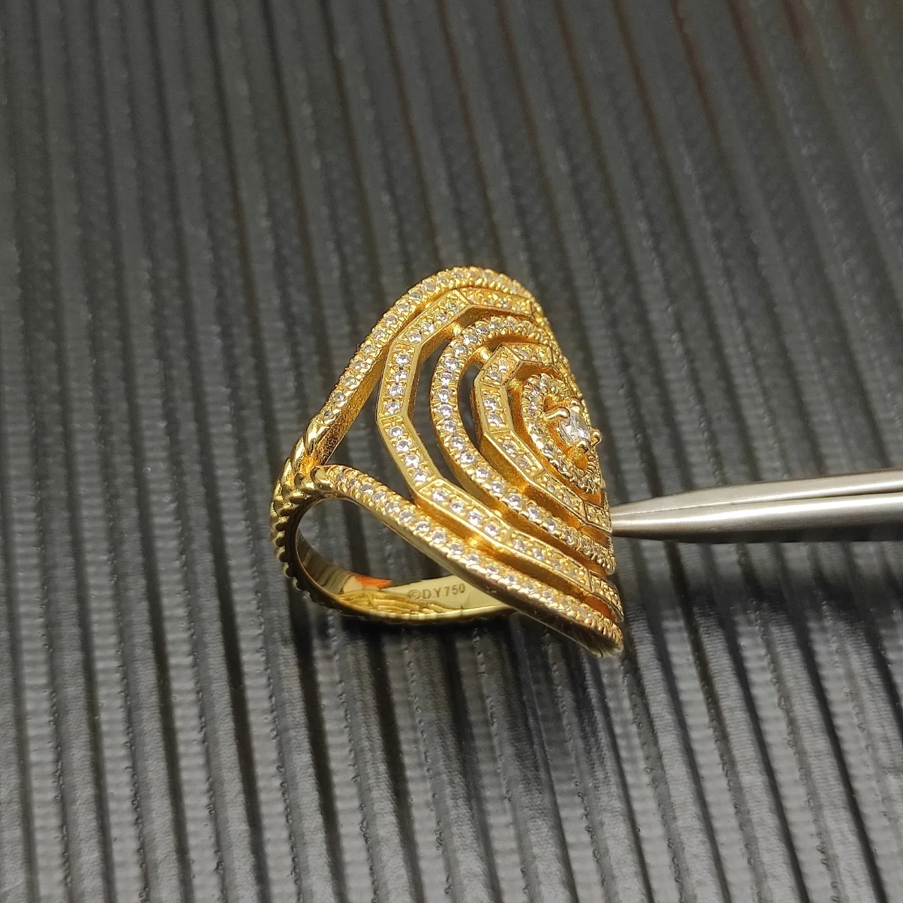 Van Cleef & Arpels 金银螺旋层叠 Pavé-钻石戒指 5