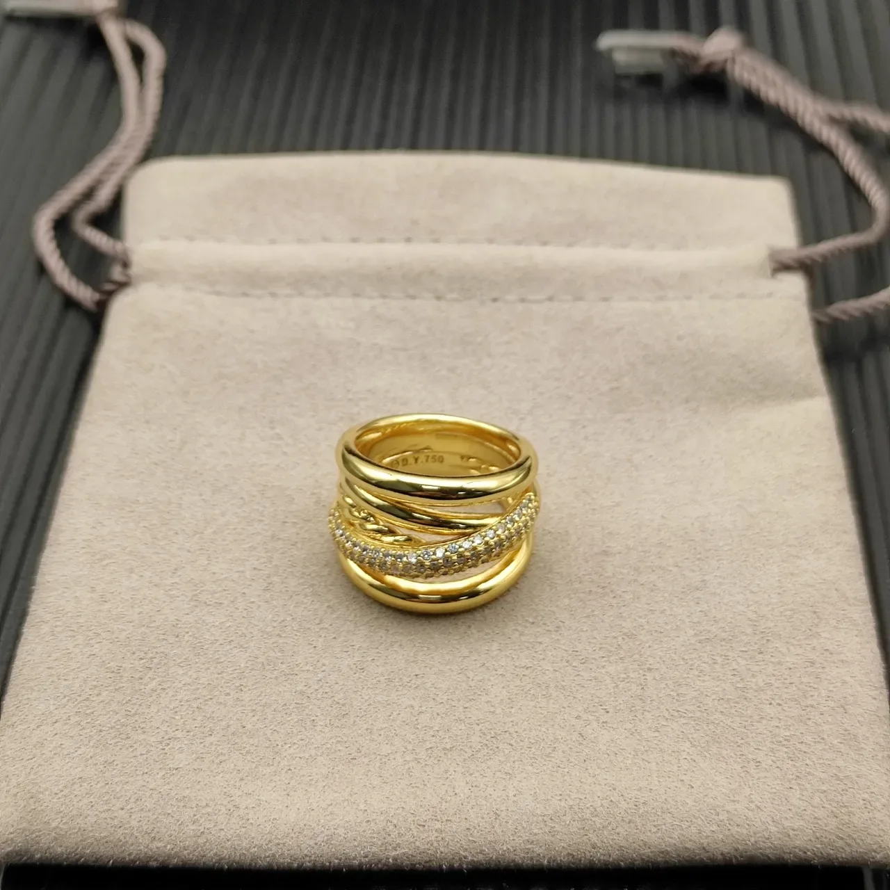 Van Cleef & Arpels मल्टी-बैंड पावे डायमंड सोने की अंगूठी 8