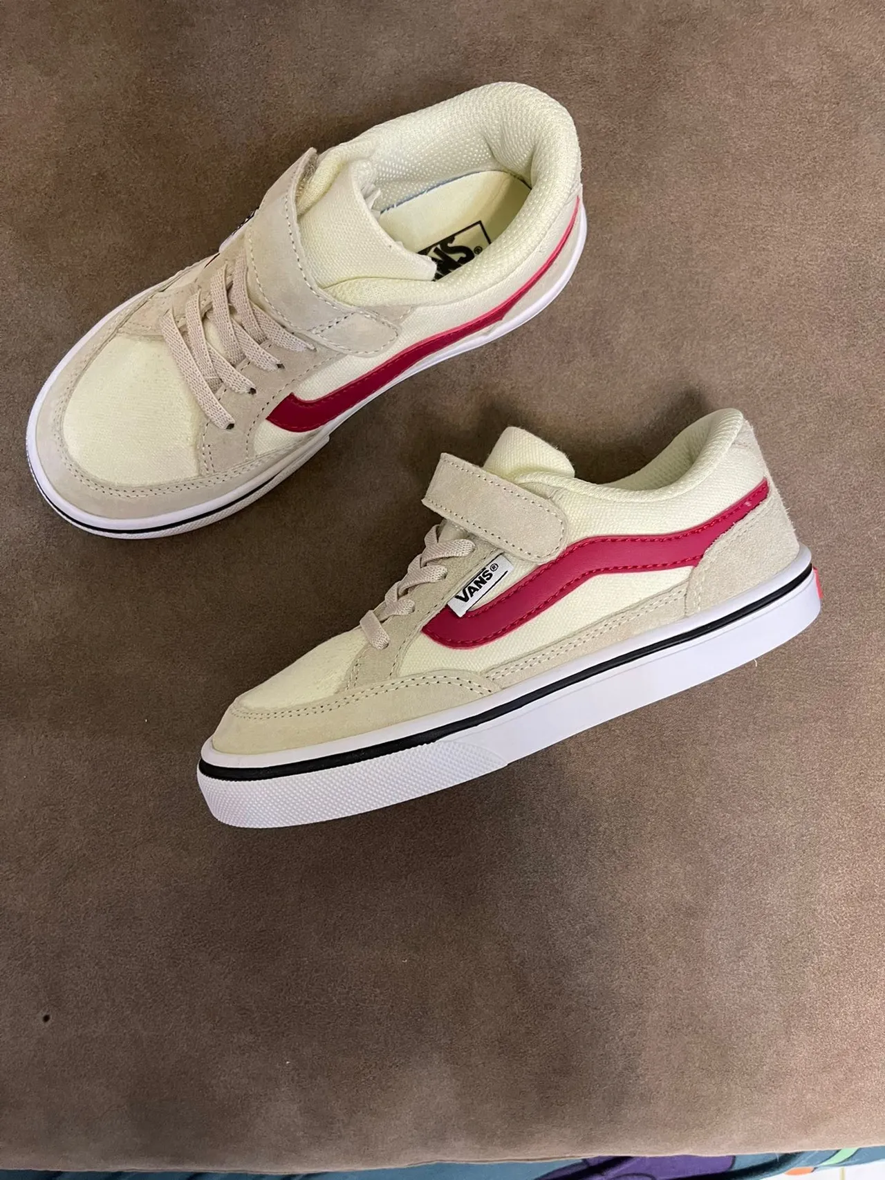 Vans Era बीज लाल लो-टॉप लेस-एंड-स्ट्रैप क्लोज़र स्केटबोर्ड जूते 10