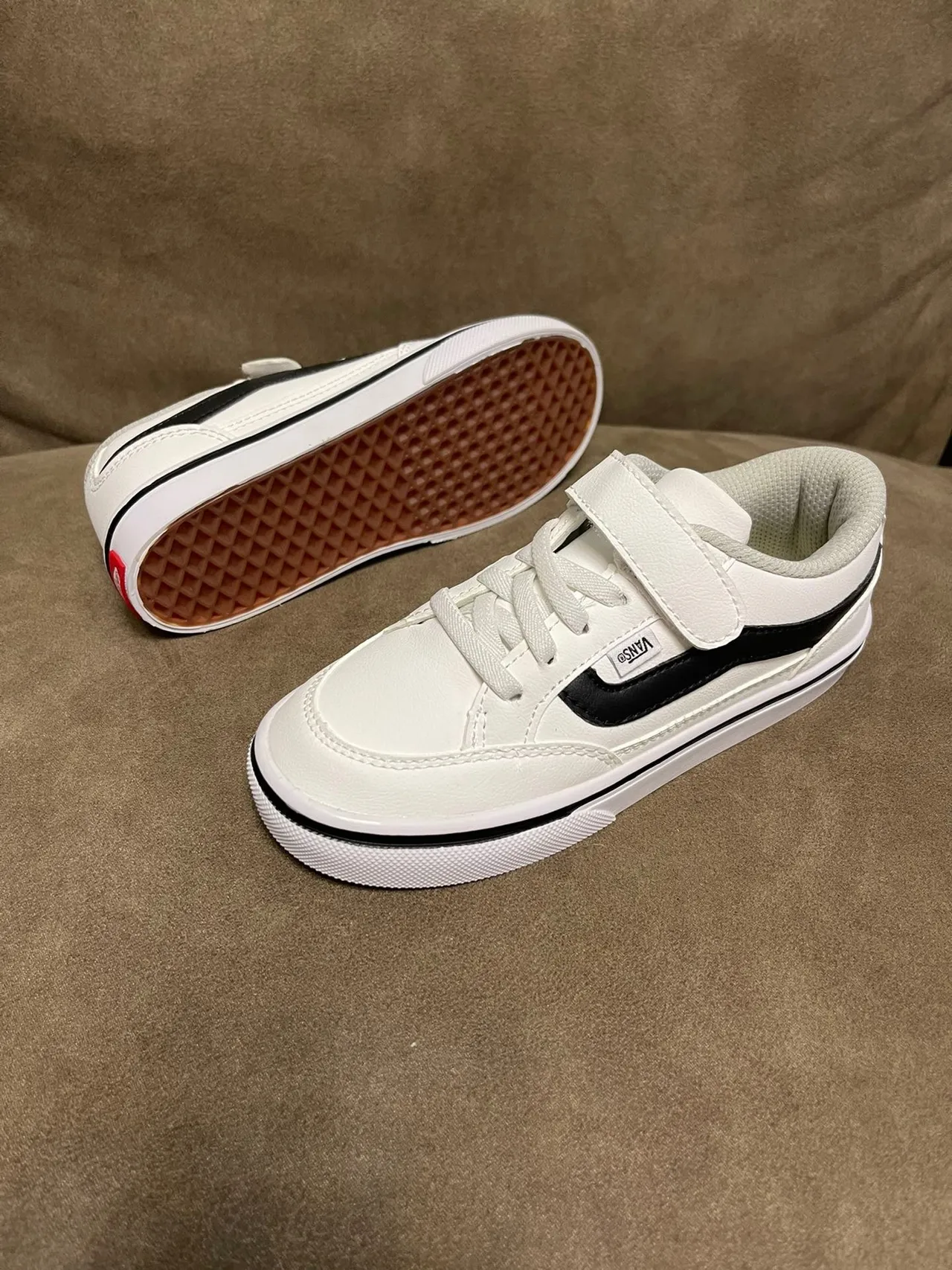 Vans Era बीज लाल लो-टॉप लेस-एंड-स्ट्रैप क्लोज़र स्केटबोर्ड जूते 17
