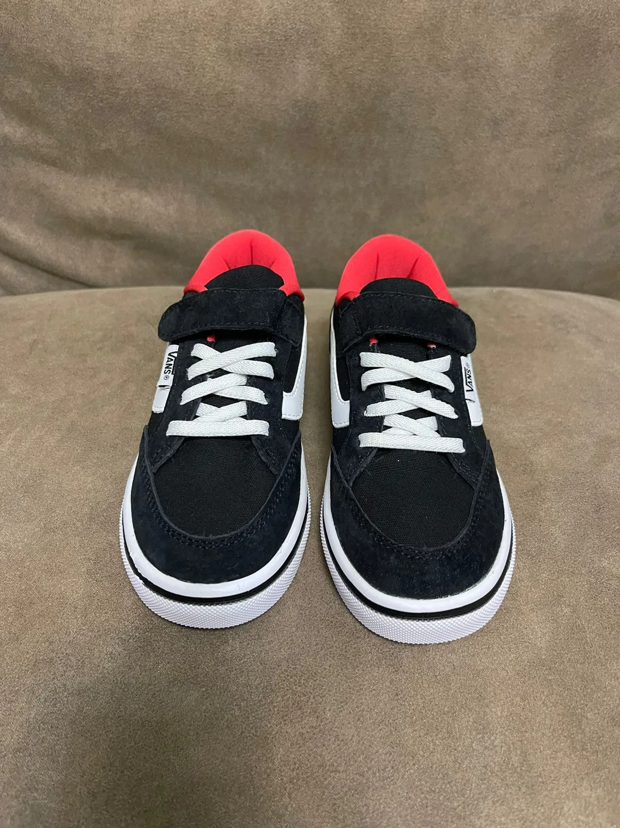 Vans Era बीज लाल लो-टॉप लेस-एंड-स्ट्रैप क्लोज़र स्केटबोर्ड जूते 23