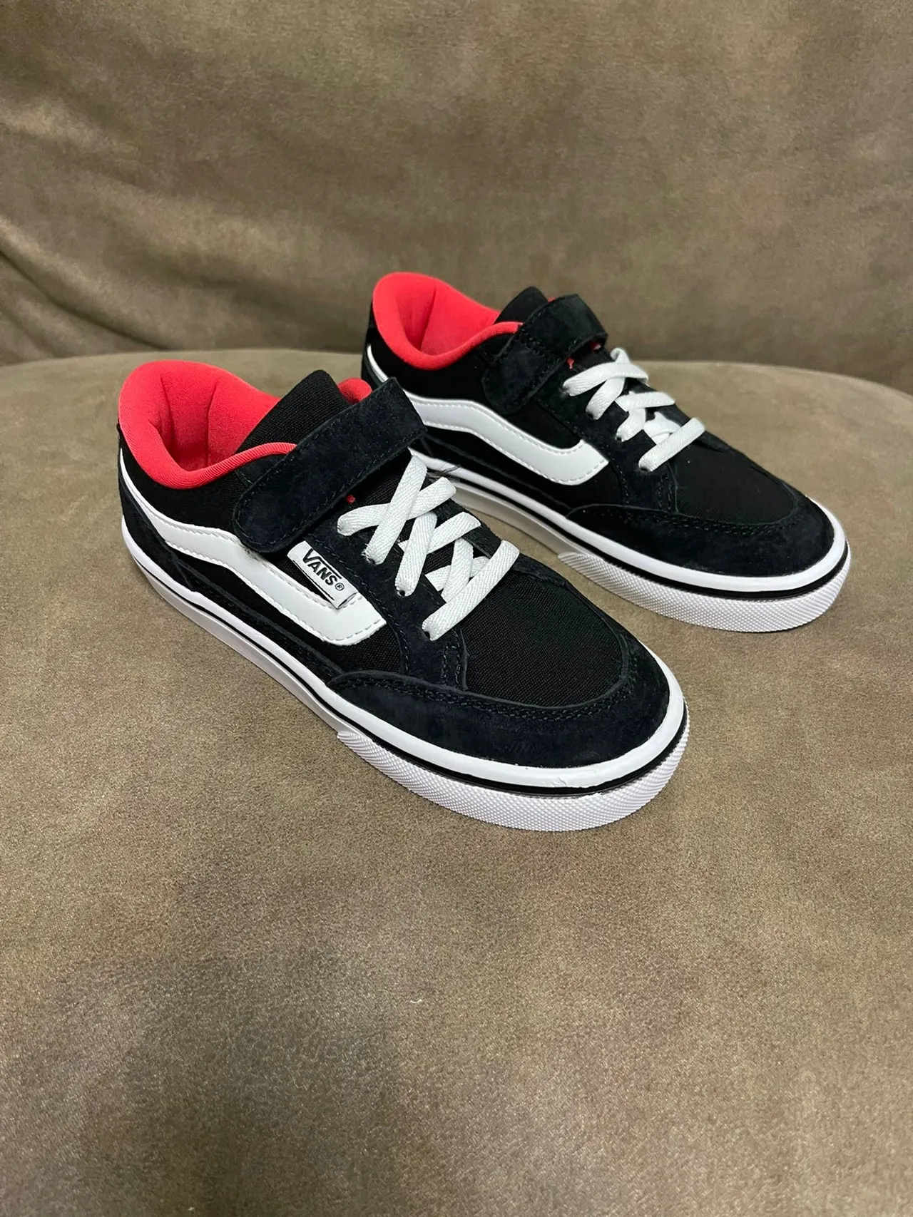 Vans Era बीज लाल लो-टॉप लेस-एंड-स्ट्रैप क्लोज़र स्केटबोर्ड जूते 24