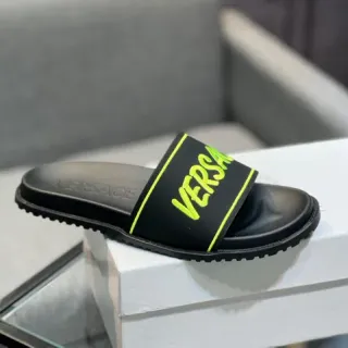 Versace Chain Reaction 黑色黄色模制橡胶鞋底 宽 Logo 鞋带 拖鞋