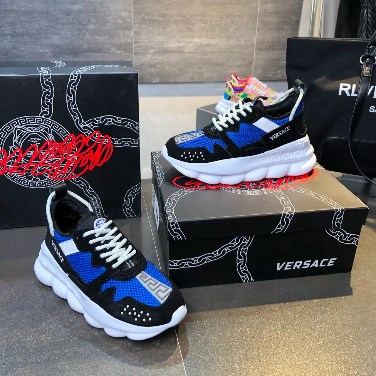 Versace Chain Reaction 蓝色和黑色厚底运动鞋 5