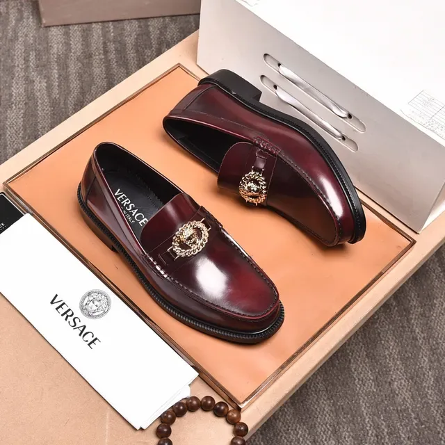 Versace Chain Reaction Burgundy Gold Polished Leather Medusa Medallion Hardware Loafer 9