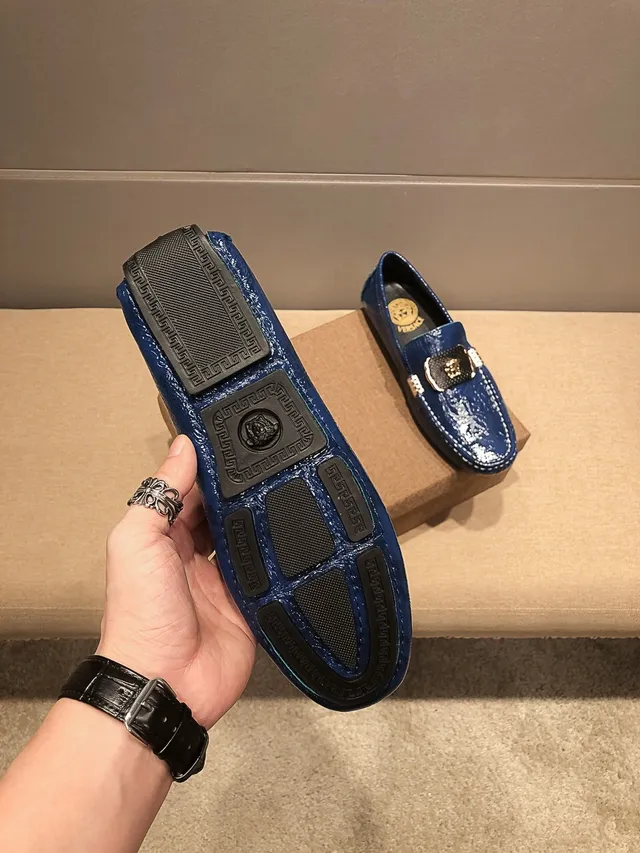 Versace Chain Reaction Navy Gold 亮面鳄鱼压纹皮革 Medusa 扣 乐福鞋 3