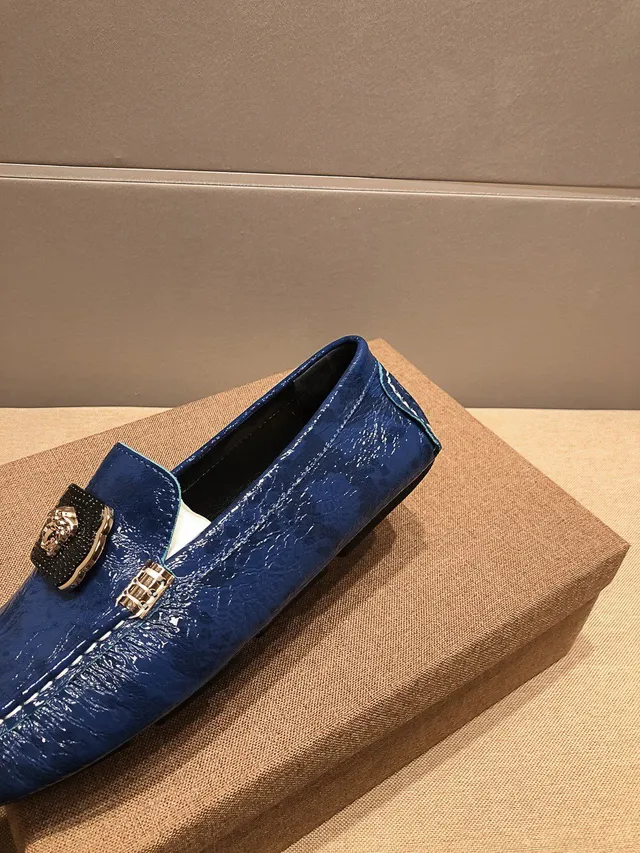 Versace Chain Reaction Navy Gold 亮面鳄鱼压纹皮革 Medusa 扣 乐福鞋 4