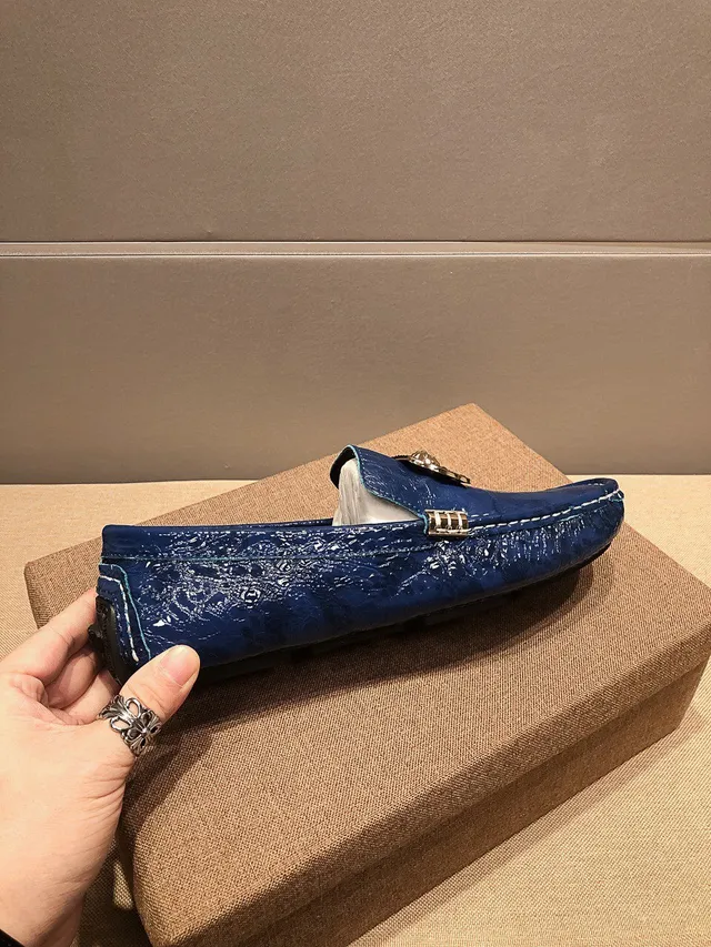 Versace Chain Reaction Navy Gold 亮面鳄鱼压纹皮革 Medusa 扣 乐福鞋 8