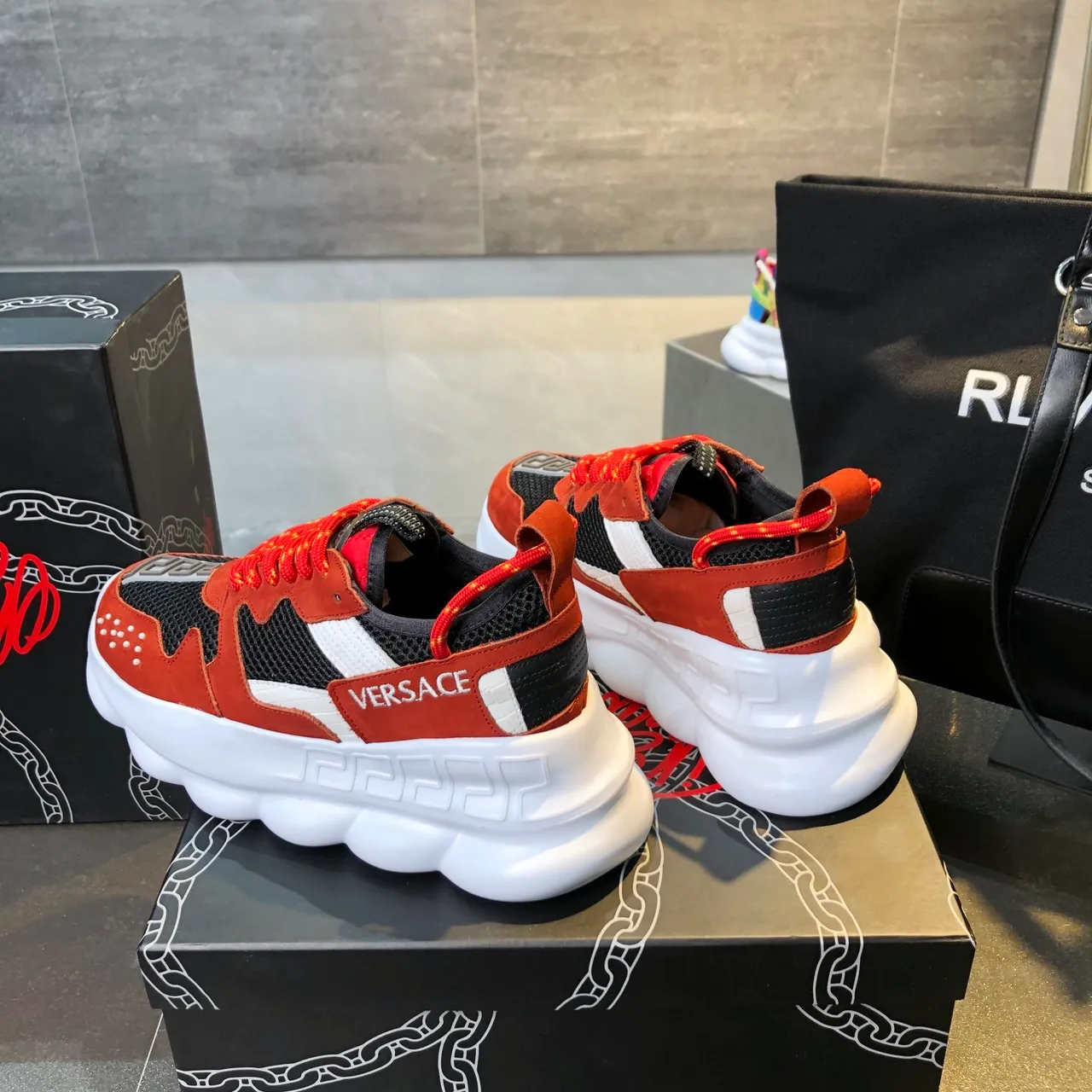 Versace Chain Reaction 锈橙黑白厚底运动鞋 3