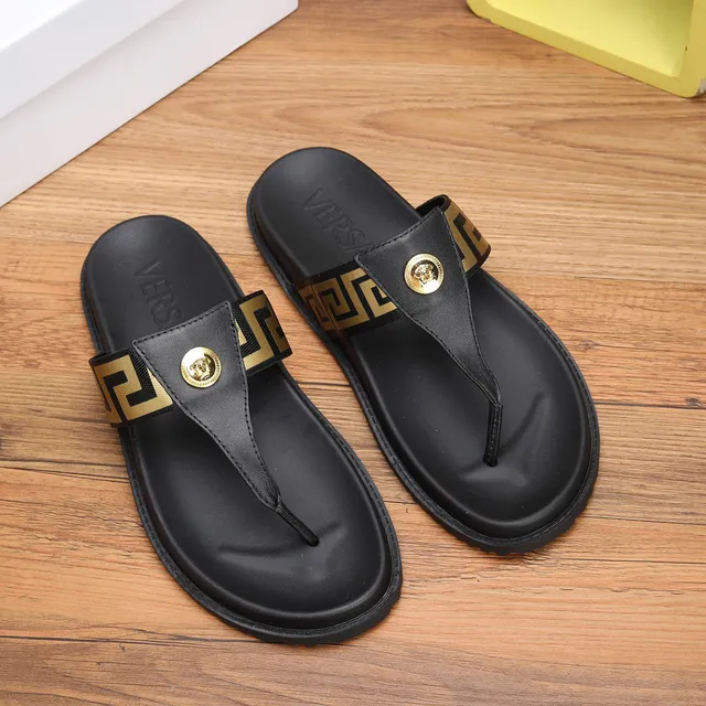 Versace Greca Odissea صندل كاجوال أسود وذهبي 7