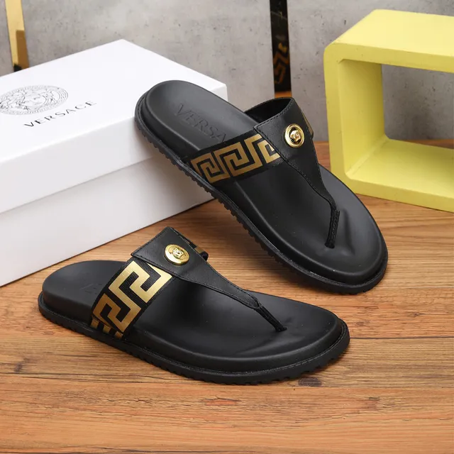Versace Greca Odissea صندل كاجوال أسود وذهبي 8