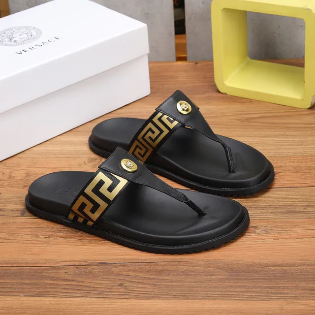 Versace Greca Odissea صندل كاجوال أسود وذهبي 9