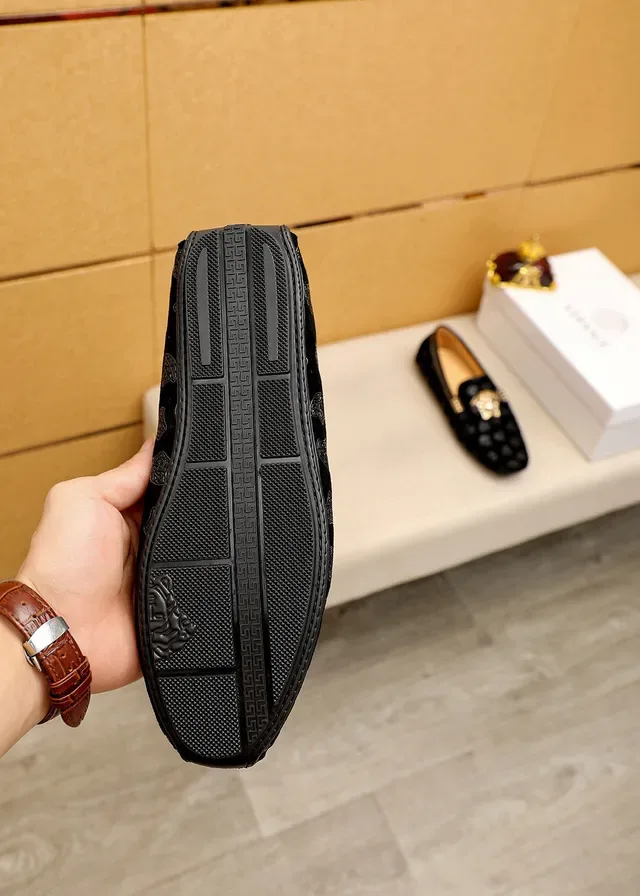 Versace Greca Odissea কালো ভেলভেট মেডিউসা লুফার্স 2