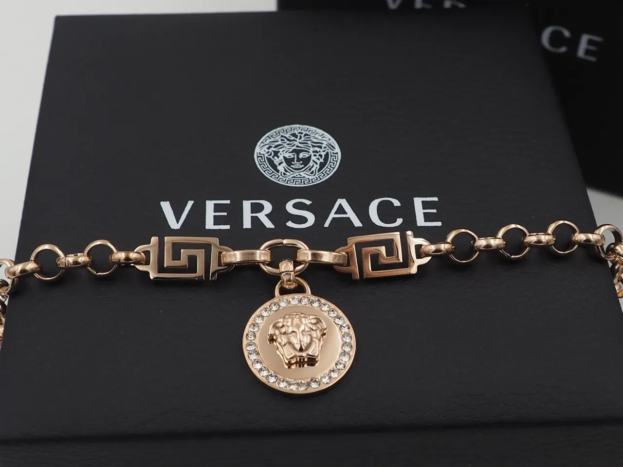 Versace Greca Odissea Medusa ক্রিস্টাল পেন্ডেন্ট সিলভার ব্রেসলেট 4
