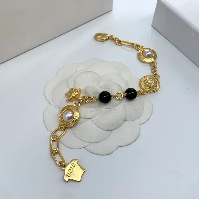Versace मेड्यूसा चेन गोल्ड ब्लैक हेड चार्म्स नेकलेस 4