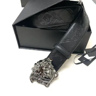 Versace Medusa Embossed Greca Cinto de couro preto