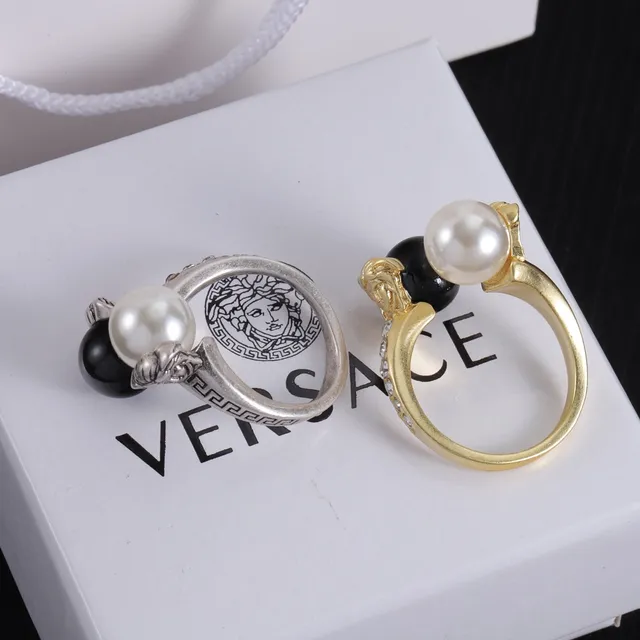 Versace Medusa Ring Dourado e Prateado Tom Pérola e Ônix Rings 6