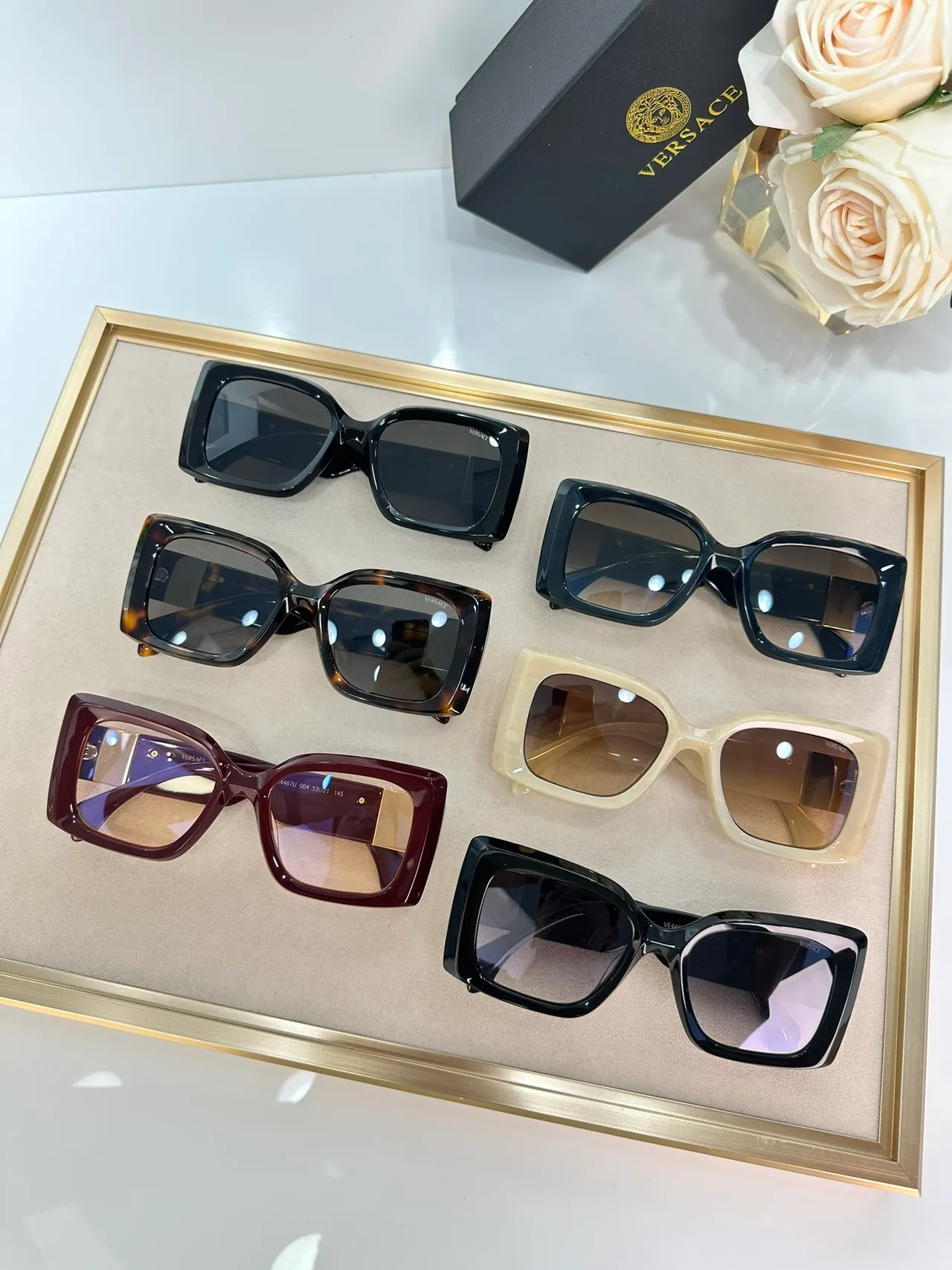 Versace Medusa বর্গাকার কালো এবং গোল্ড সানগ্লাসেস 3
