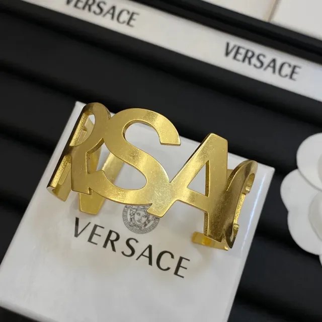 Versace RSA أساور معصم ذهبي وفضي بحروف مقطوعة 3