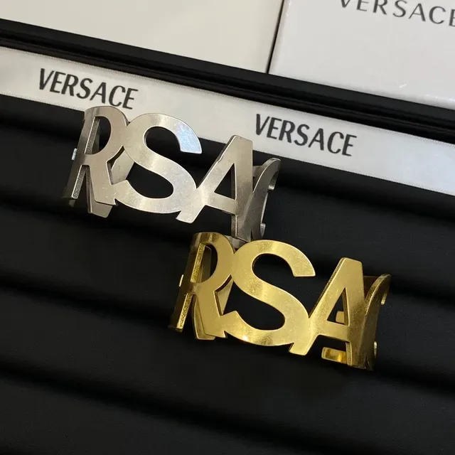 Versace RSA أساور معصم ذهبي وفضي بحروف مقطوعة 7