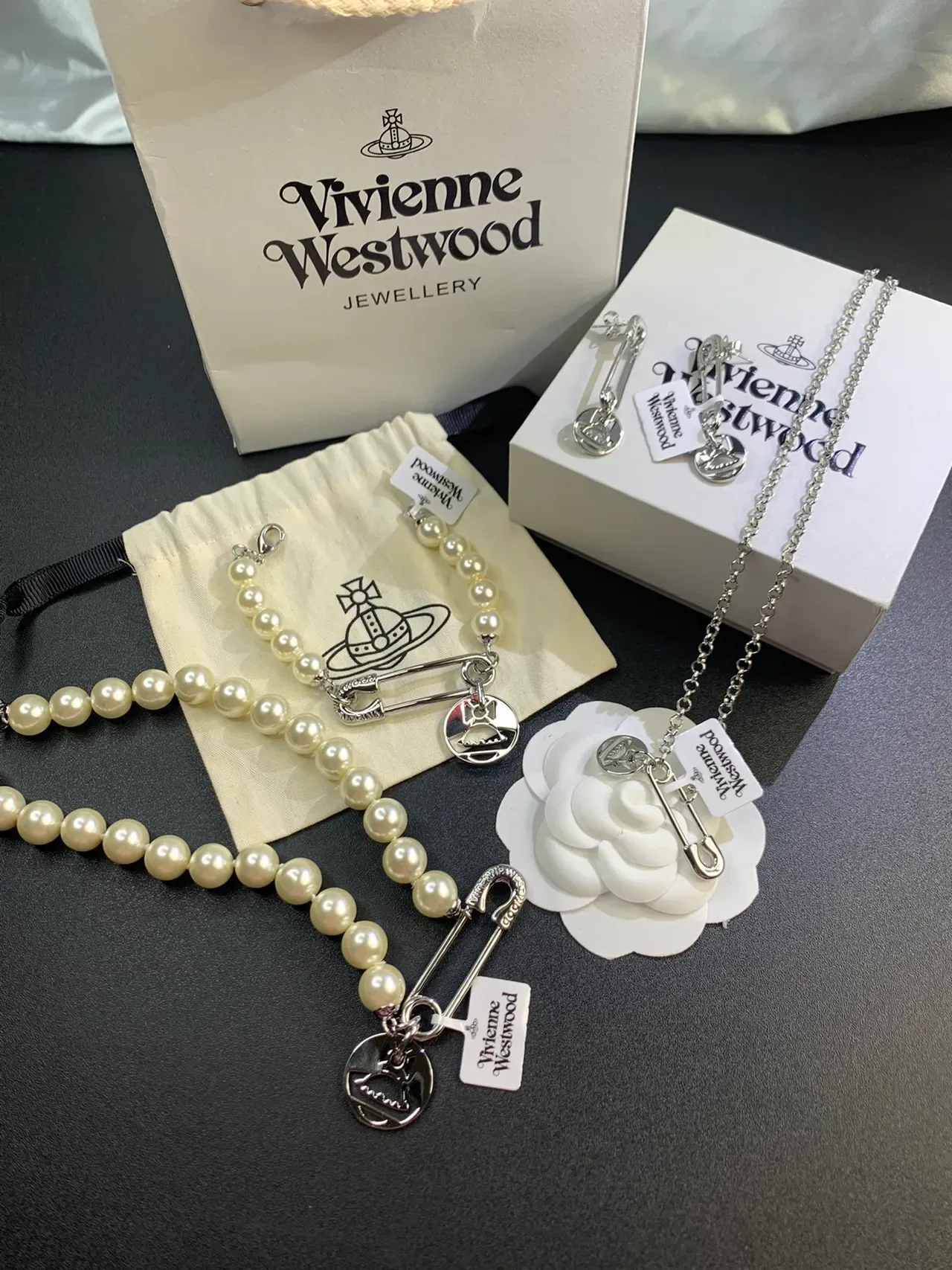 Vivienne Westwood Orb 安全别针珍珠串项链 3
