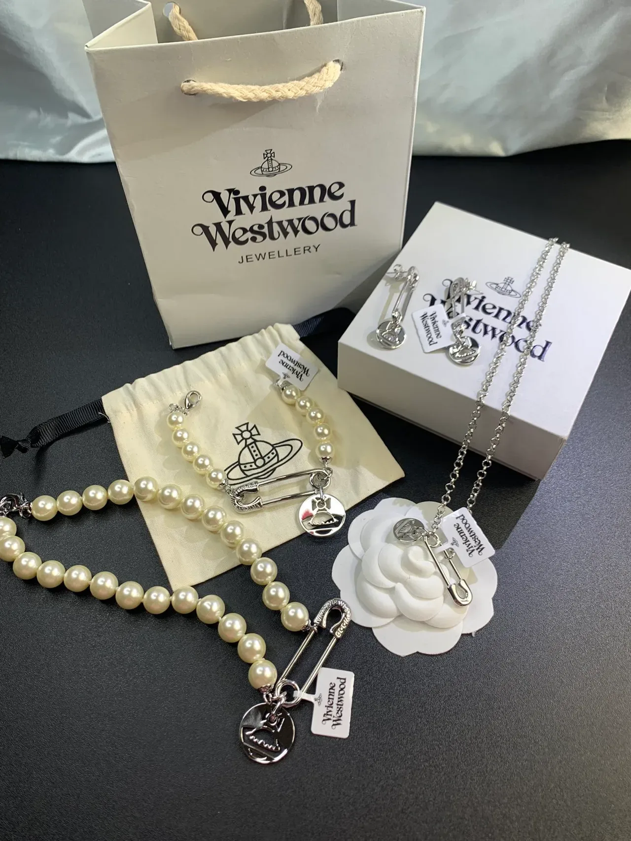 Vivienne Westwood Orb 安全别针珍珠串项链 4