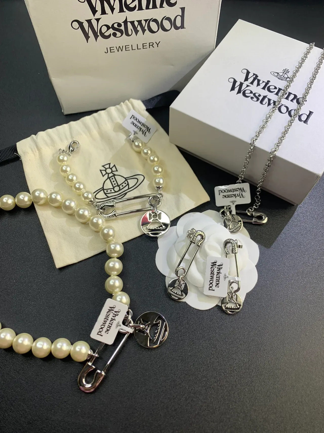 Vivienne Westwood Orb 安全别针珍珠串项链 9