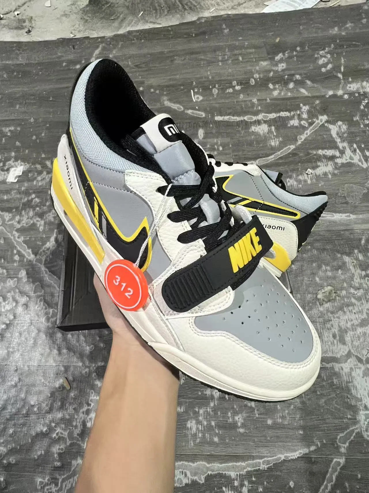 Xiaomi White Yellow Laceless Strap Closure Visible Heel Air Unit Sneakers 10