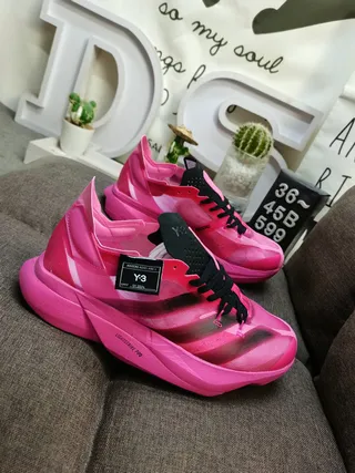 Y-3 Lightstrike Pro गुलाबी और काला रनिंग जूते 9