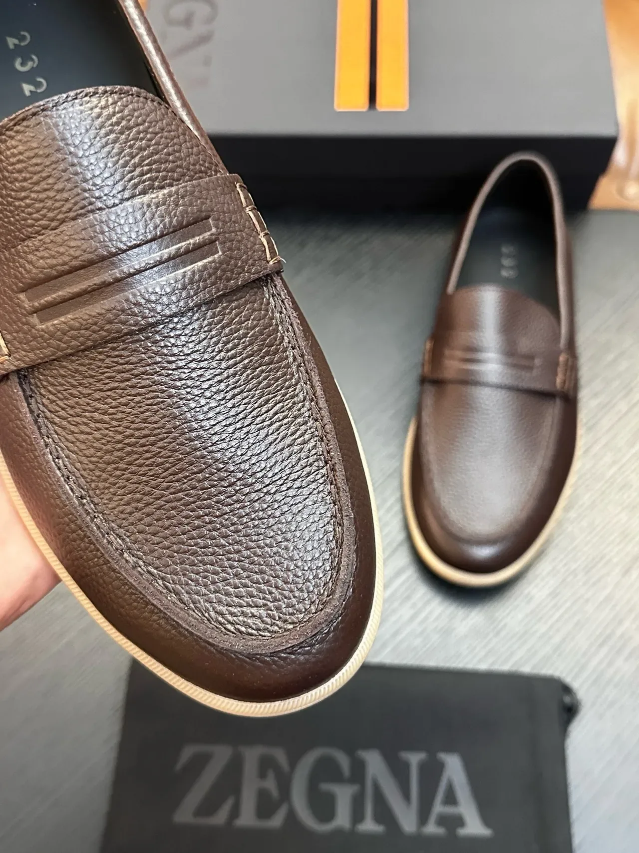 Zegna भूरा भूरी पेबल्ड चमड़ा पेनी स्ट्रैप लोअफर 4