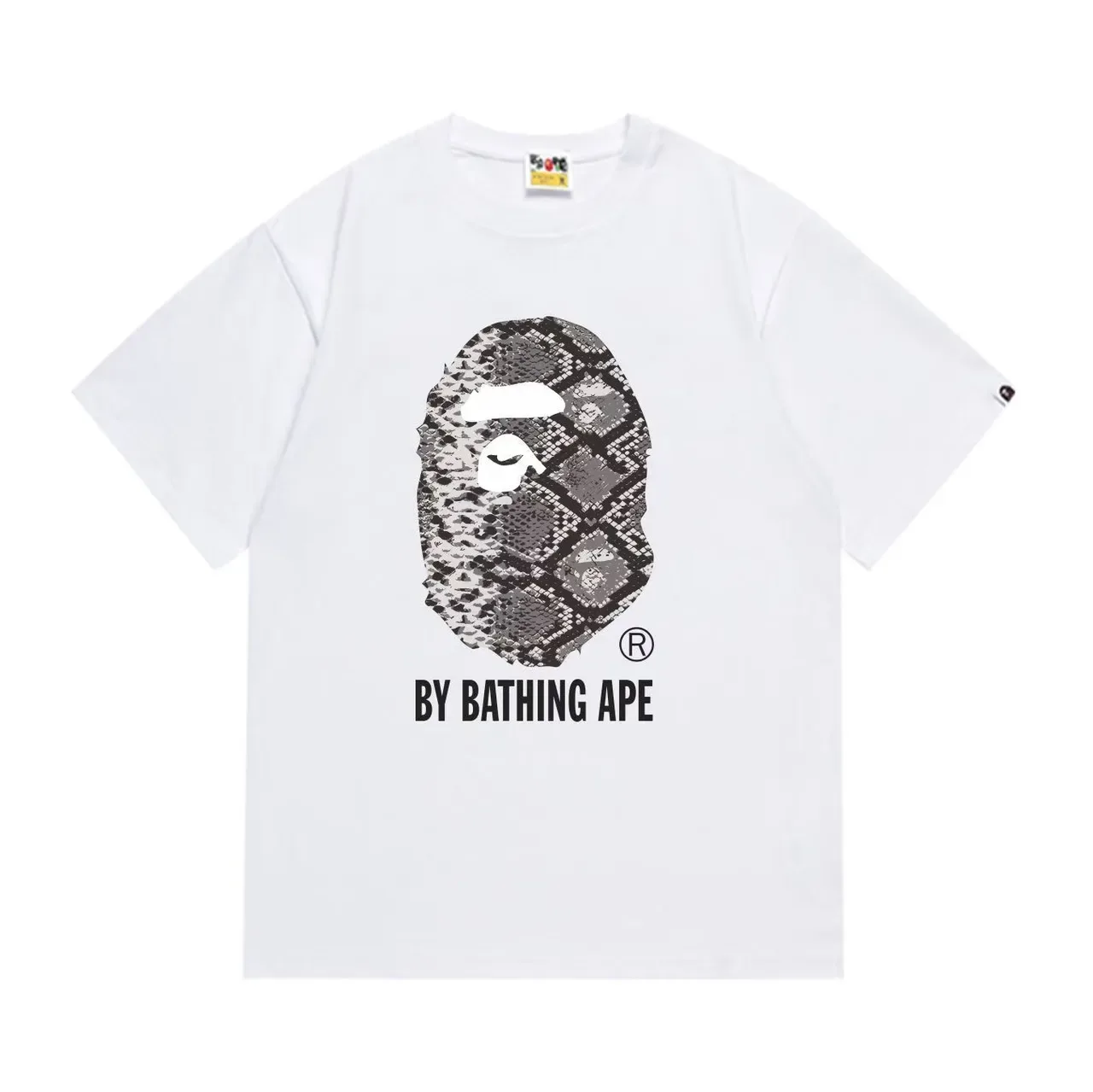 تي شيرت جرافيك A Bathing Ape رأس القرد بنقشة جلد الثعبان 4