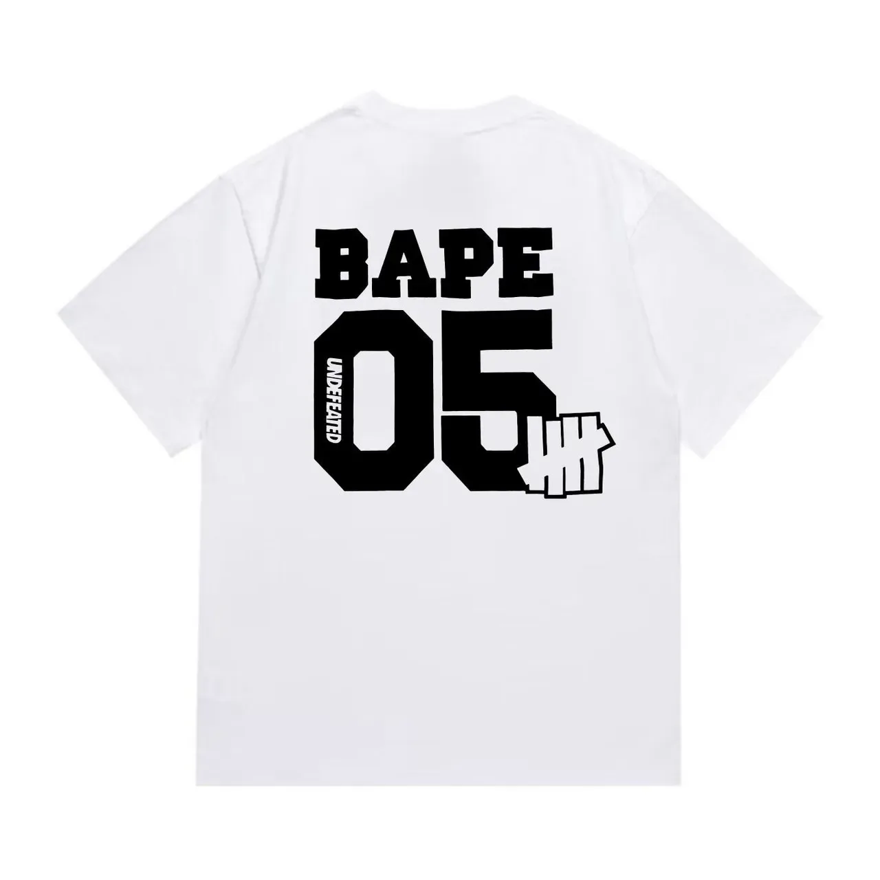 T-shirt à col rond A Bathing Ape UNDEFEATED x BAPE imprimé graphique noir et vert armée 2