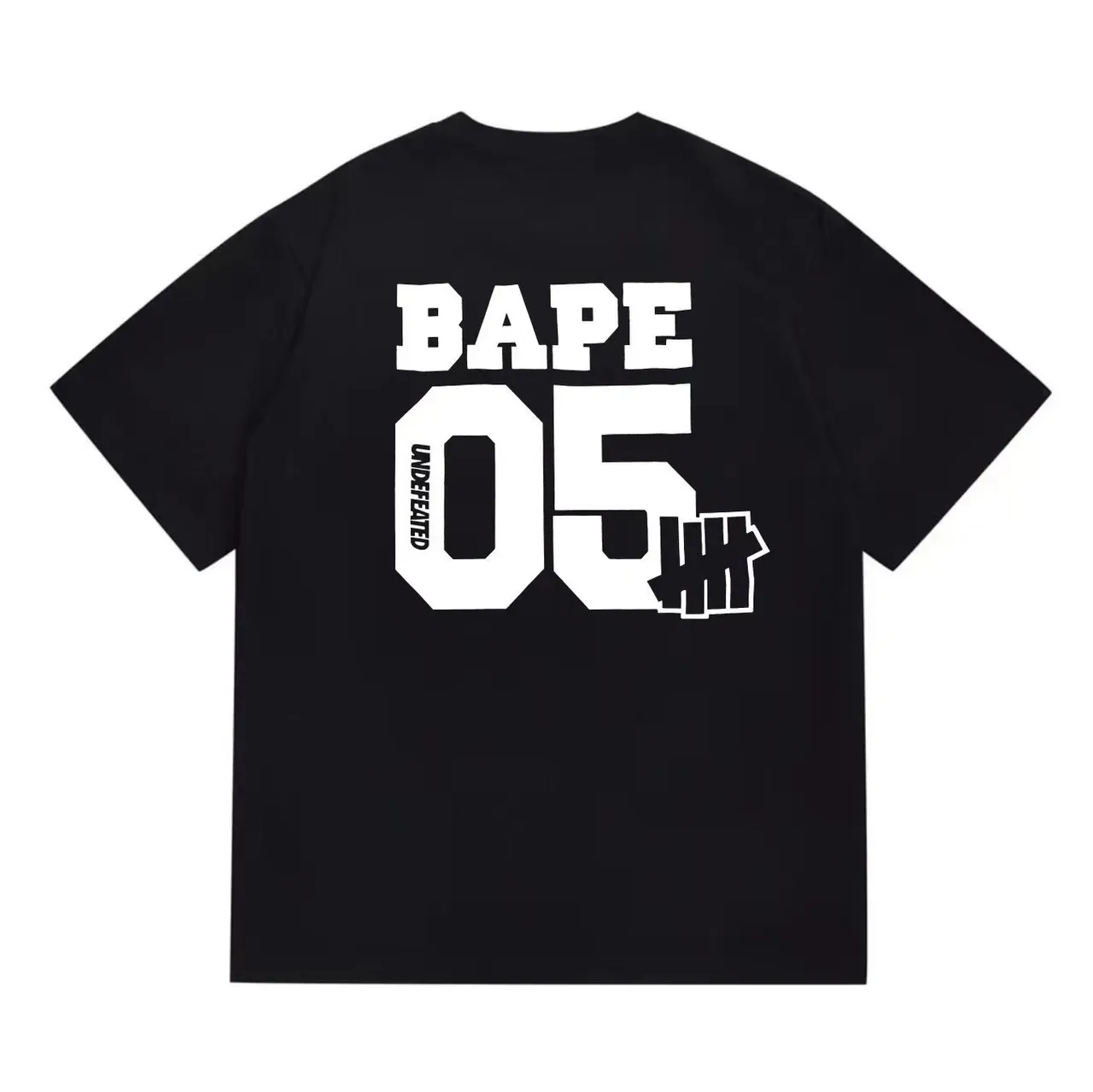 T-shirt à col rond A Bathing Ape UNDEFEATED x BAPE imprimé graphique noir et vert armée 5