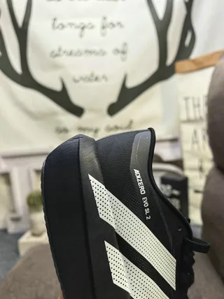 Adidas Adizero Evo SL 2 Off-White and Red Tênis de corrida 23